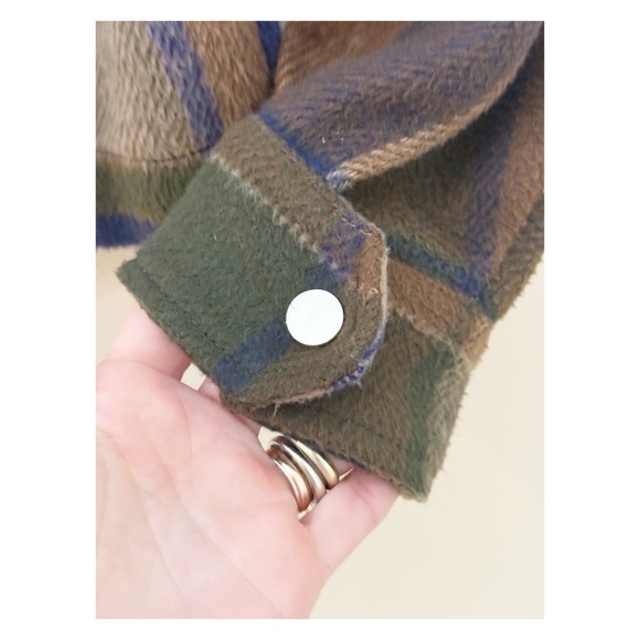 For the Republic Cropped Plaid Shirt Jacket – Size M - Picture 3 of 9